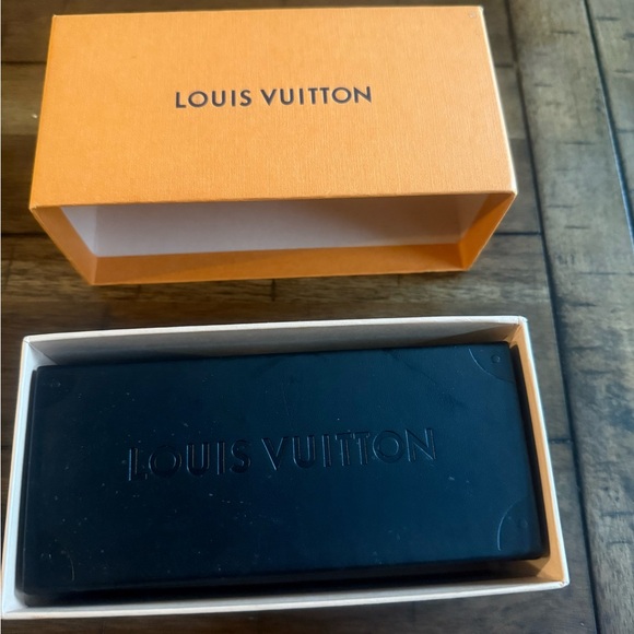 Louis Vuitton Black Sunglasses - Picture 16 of 16